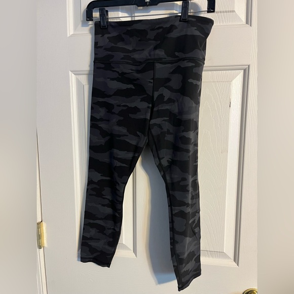 Athleta Elation Camo 7/8 Tight Medium Petite - Picture 4 of 8